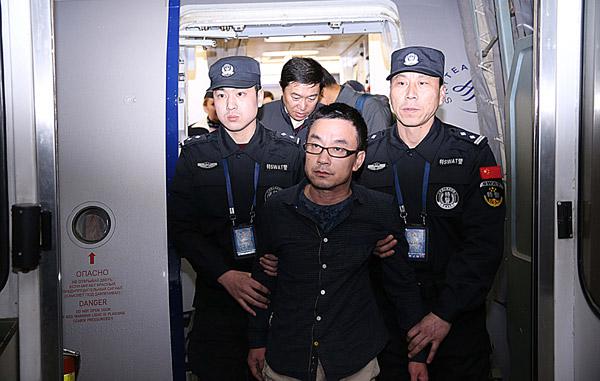 外逃贪官的余生：“囚徒”般活着“盼”着被抓新闻+