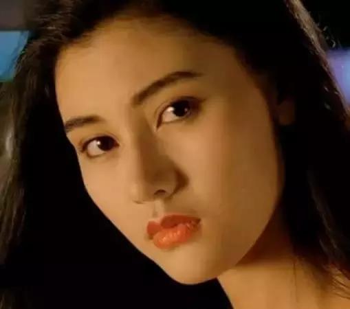 港姐70年：从豪门儿媳，到街边站台，背后是香港经济的大洗牌