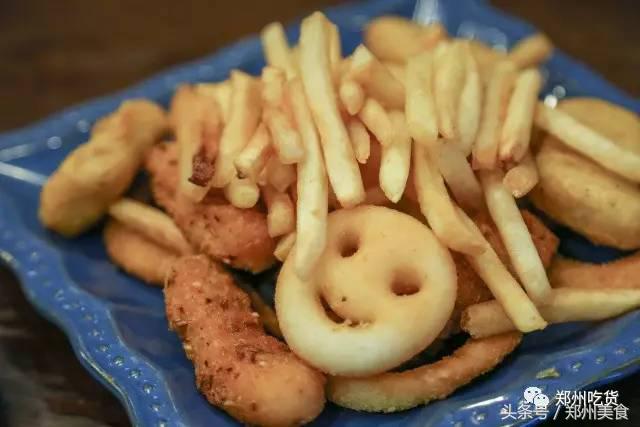 郑州东区萌猫主题披萨小店，铲屎官快来这吸猫了！