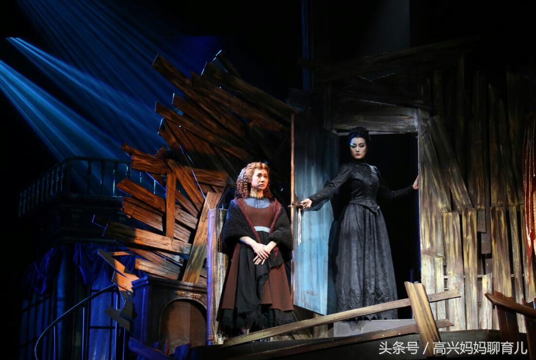 女孩想成为公主是件很正常的事,教女孩怎样能够做一位真正的公主