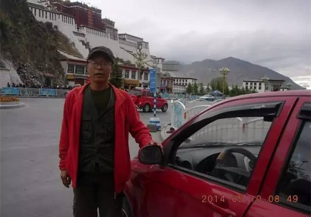 老爷子陪老伴穷游,带着老伴穷游