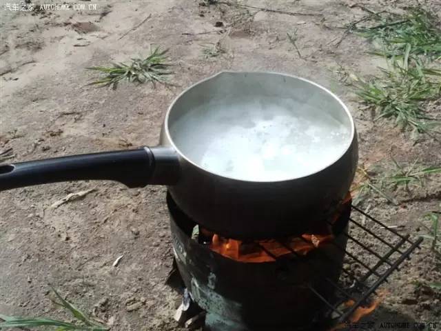 老爷子陪老伴穷游,带着老伴穷游