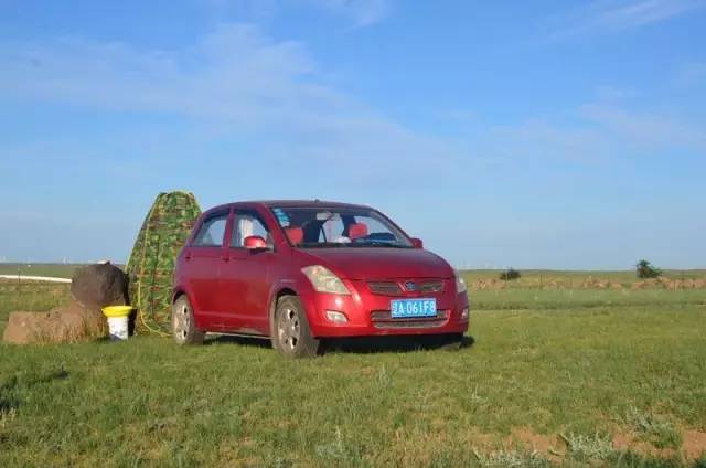 老爷子陪老伴穷游,带着老伴穷游