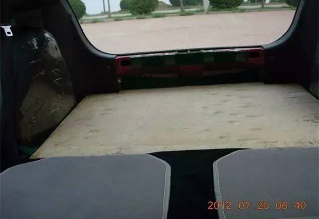 老爷子陪老伴穷游,带着老伴穷游