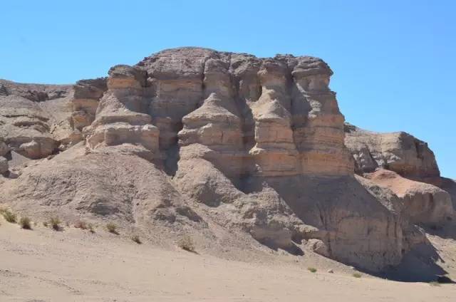 老爷子陪老伴穷游,带着老伴穷游