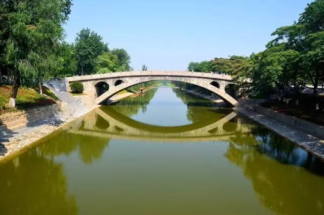 老爷子陪老伴穷游,带着老伴穷游