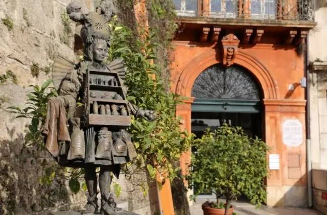 法国香水小镇在哪里,法国原装进口香水香奈儿