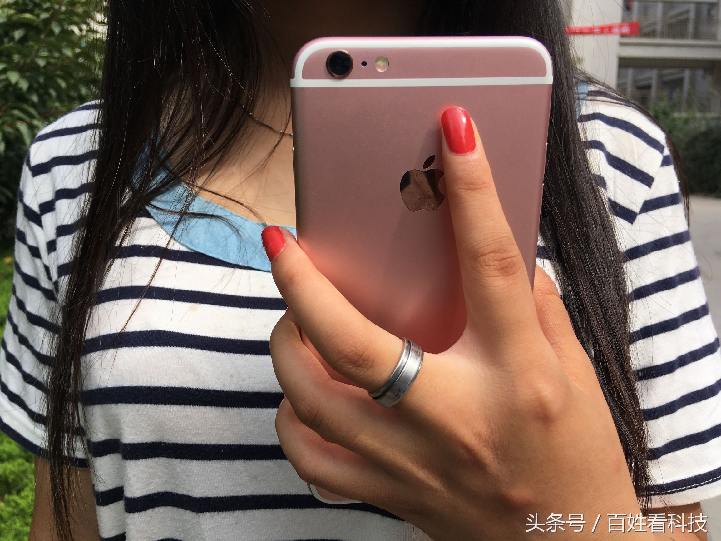 iphone后面的logo会刮花吗,苹果背后的logo划伤修复