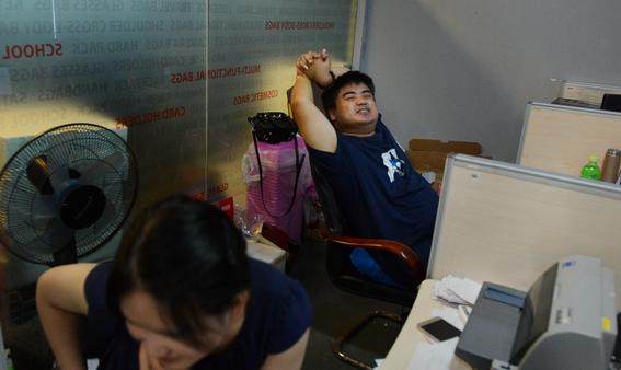 90后开公司半年赚500万,90后创业小伙一个月收入多少