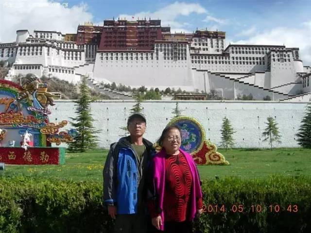 老爷子陪老伴穷游,带着老伴穷游