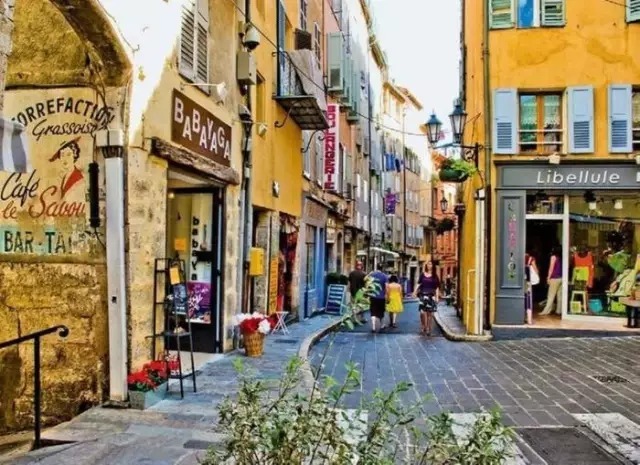 法国香水小镇在哪里,法国原装进口香水香奈儿