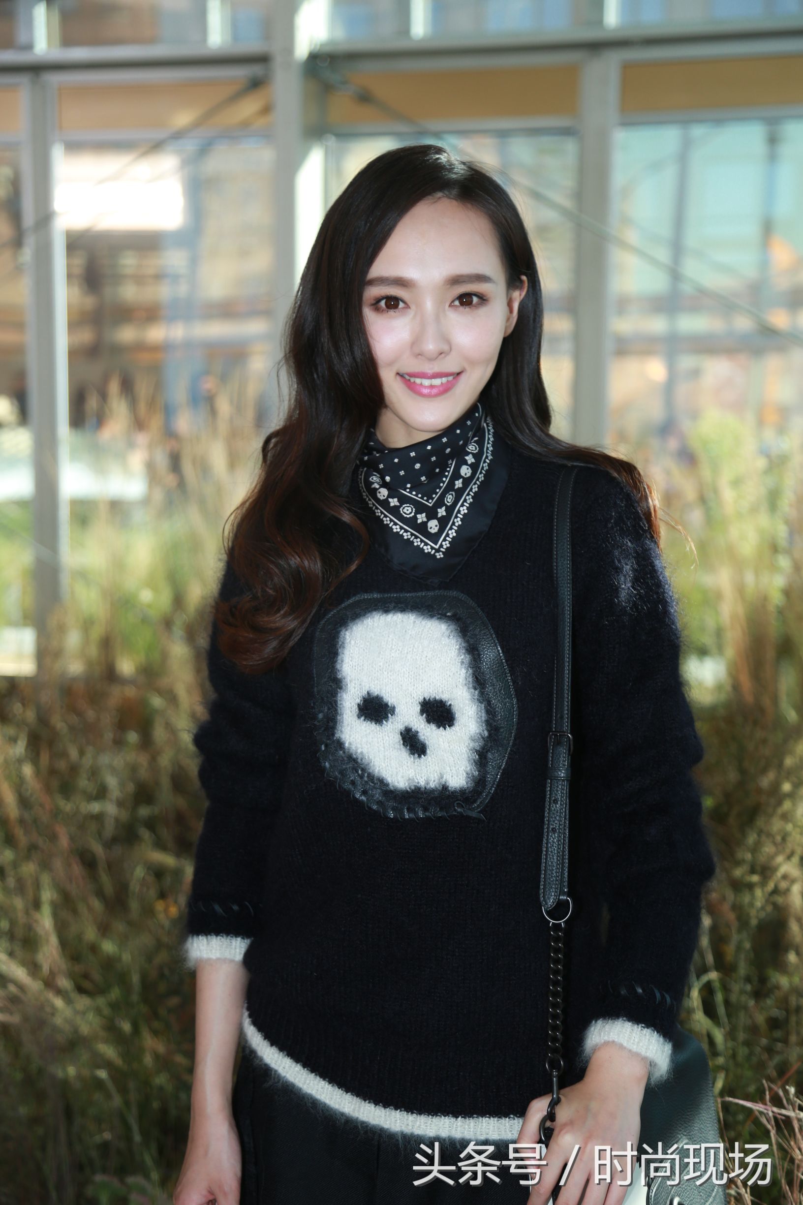 唐嫣许魏洲出席coach大秀,唐嫣许魏洲红色