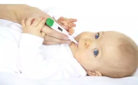 宝宝发烧吃了布洛芬还物理降温吗,发烧的宝宝睡着要不要做物理降温