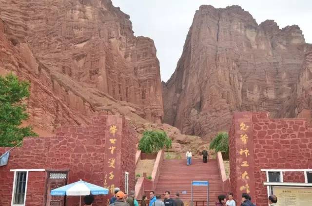 老爷子陪老伴穷游,带着老伴穷游