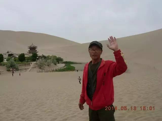 老爷子陪老伴穷游,带着老伴穷游