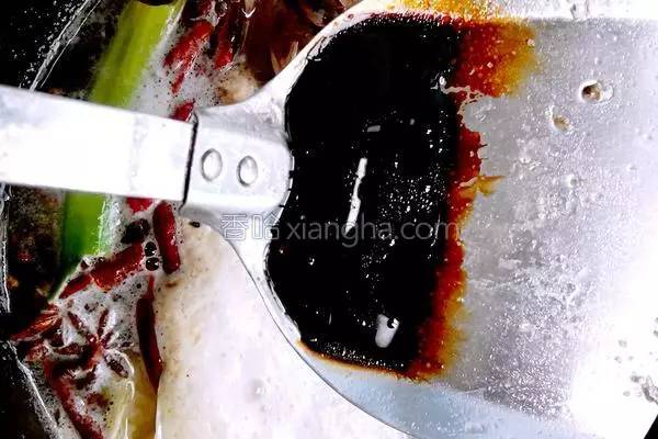 无水炖鱼的正确方法,炖鱼要用什么水最好吃窍门