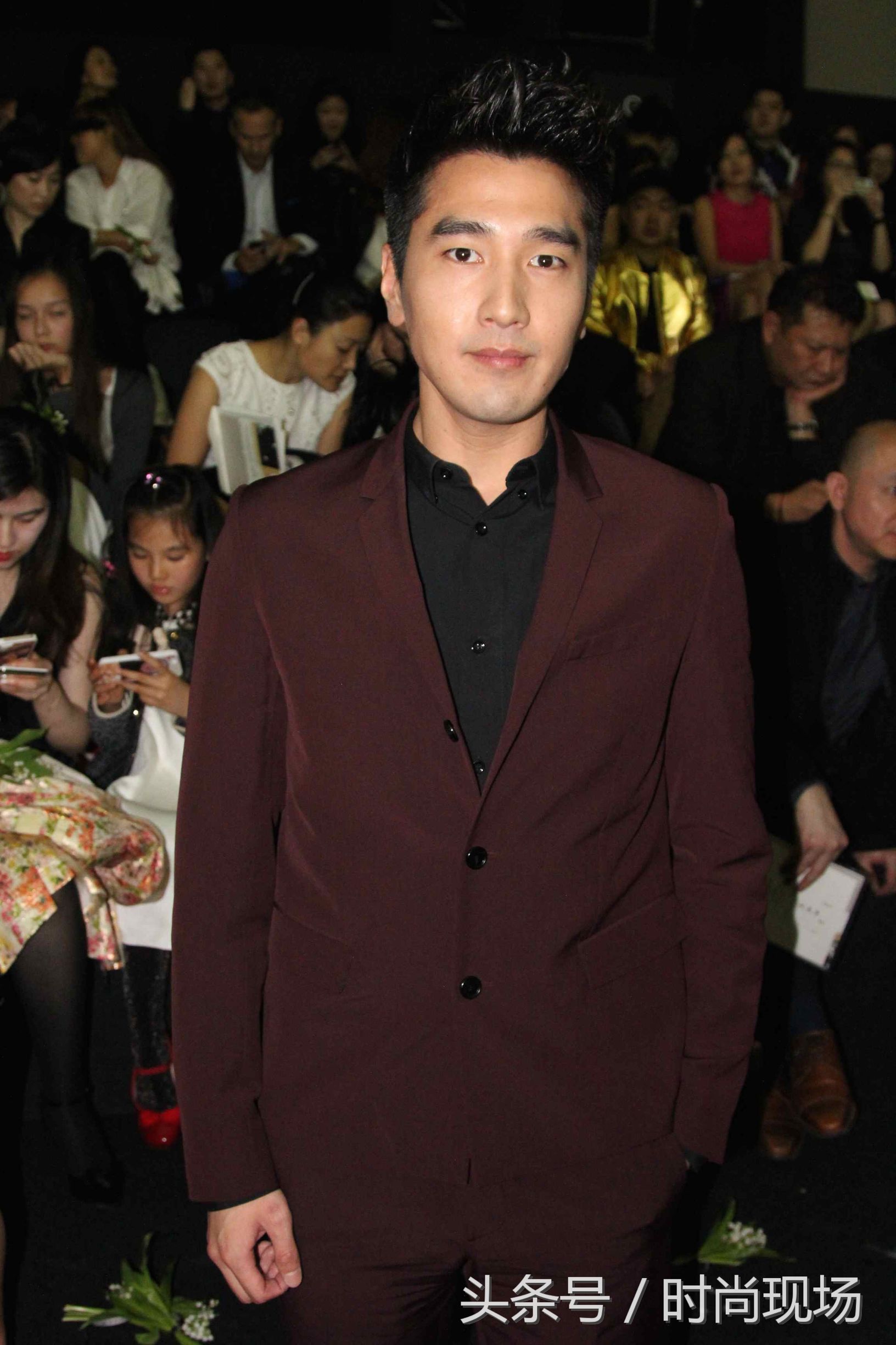 唐嫣许魏洲出席coach大秀,唐嫣许魏洲红色