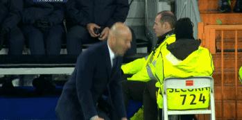 租了宝马，放上饮料，坐等妹子上车，结果被环卫大妈先拿了