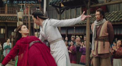 租了宝马，放上饮料，坐等妹子上车，结果被环卫大妈先拿了