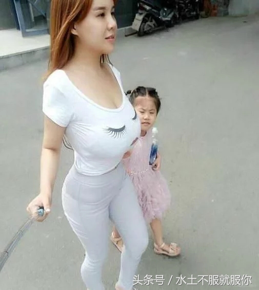 租了宝马，放上饮料，坐等妹子上车，结果被环卫大妈先拿了