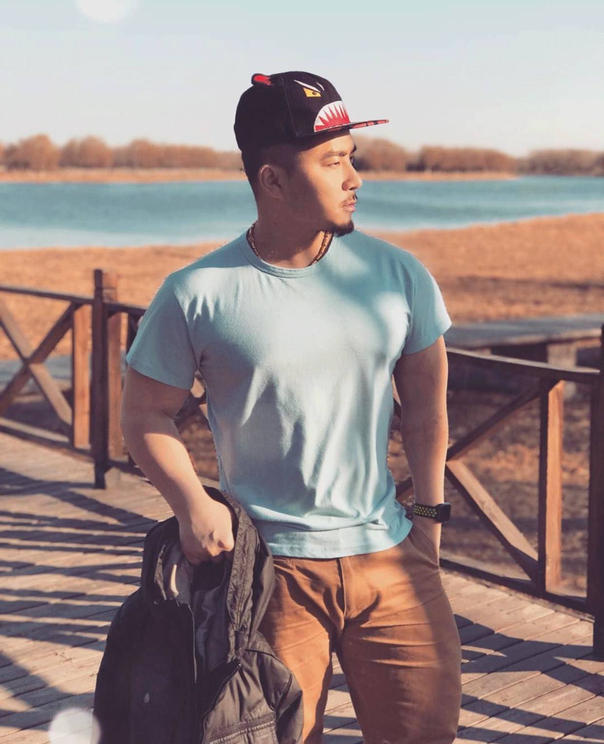 高粱地里的野汉子，不仅仅身材很正