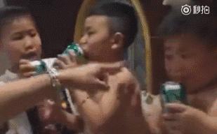 租了宝马，放上饮料，坐等妹子上车，结果被环卫大妈先拿了