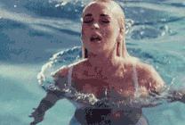 一个让人看了就想脱衣服的海岛，还能与漫天萤火虫共舞……