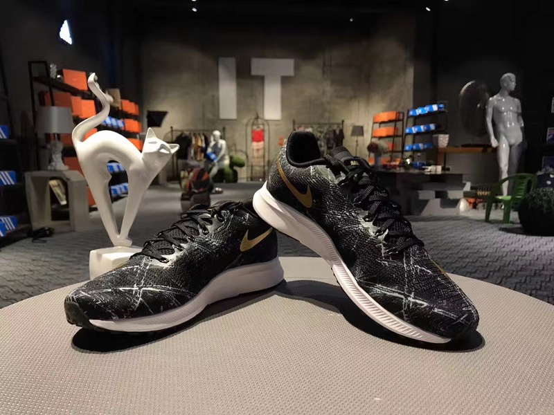 nike登月跑鞋合适跑步吗,nike登月鞋合适夏天穿吗