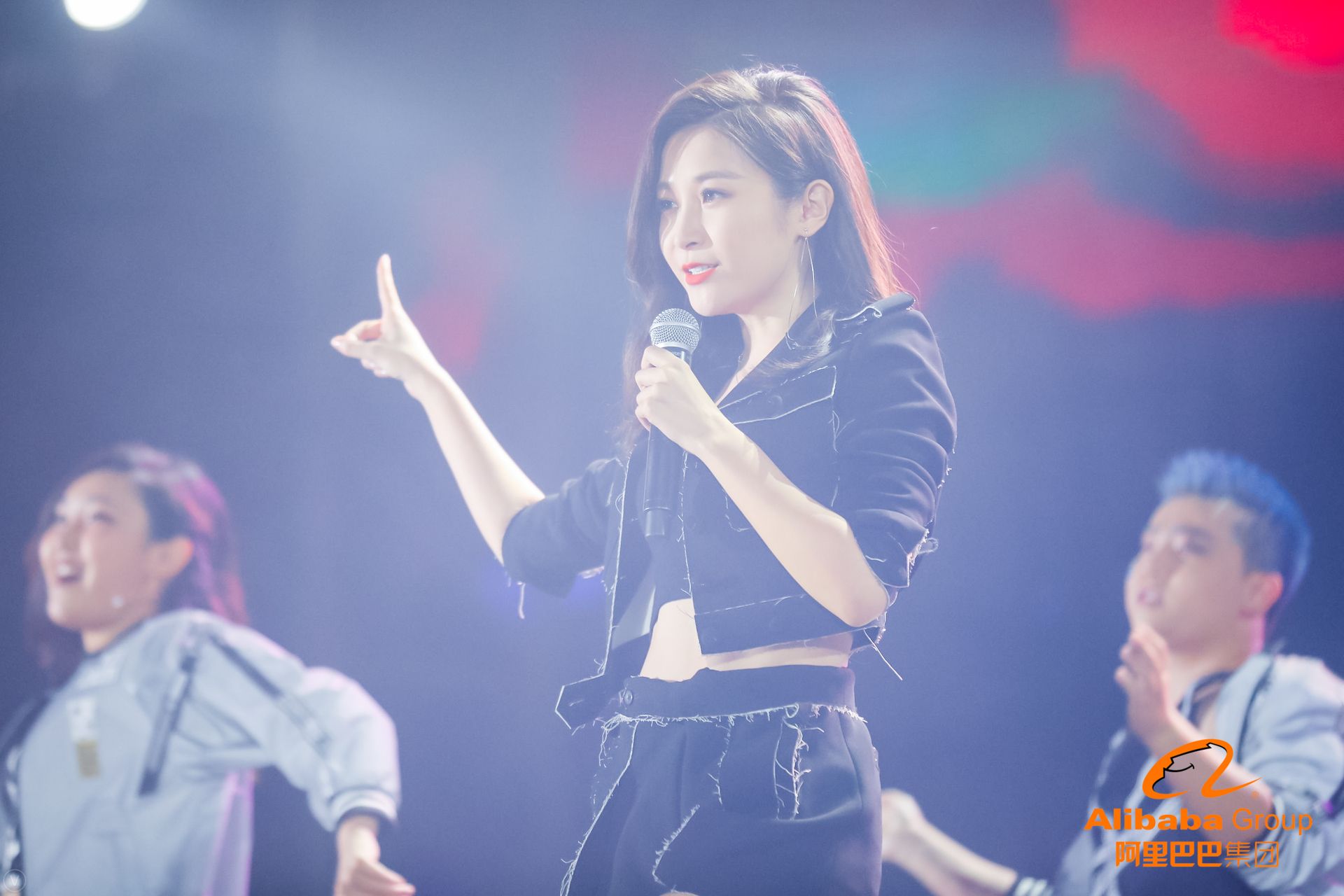 这些高清大图告诉你，今天刷屏朋友圈的阿里年会到底在玩什么？