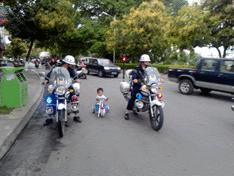 租了宝马，放上饮料，坐等妹子上车，结果被环卫大妈先拿了