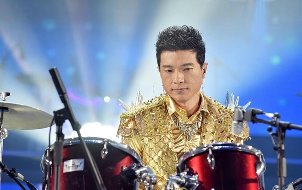 李彦宏演佐罗丁磊扮僵尸王健林吼一无所有，阿里年会马云演啥？