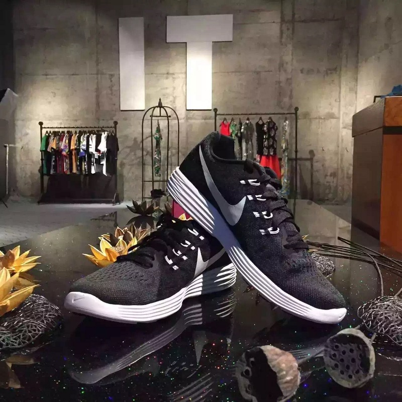 nike登月跑鞋合适跑步吗,nike登月鞋合适夏天穿吗