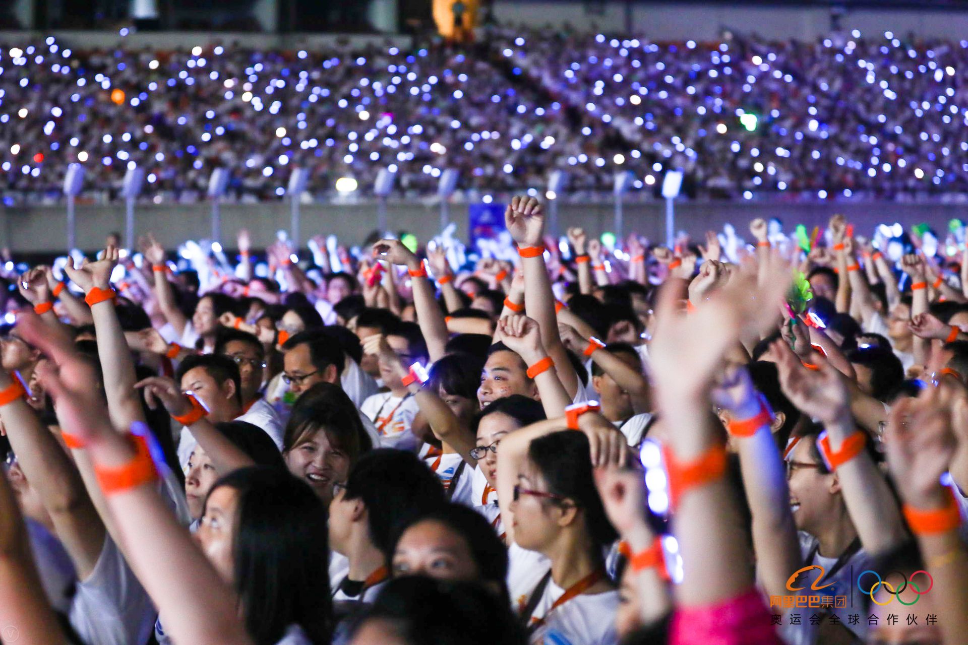 这些高清大图告诉你，今天刷屏朋友圈的阿里年会到底在玩什么？