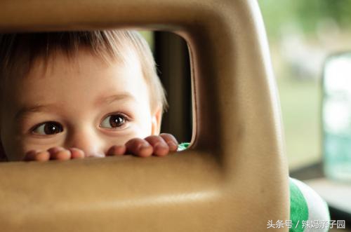 宝宝爱摸「下面」怎么办？家长再尴尬这两件事也不要做