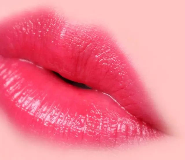 ysl跟阿玛尼有没有黑历史,ysl和阿玛尼是一家的吗