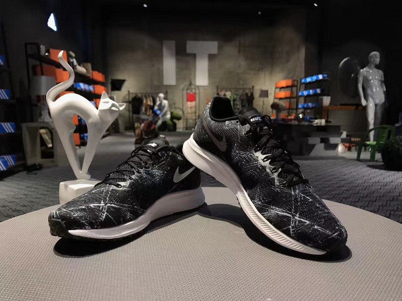 nike登月跑鞋合适跑步吗,nike登月鞋合适夏天穿吗