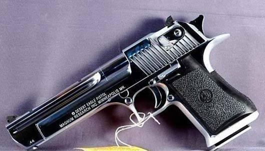 沙漠之鹰与其他枪的对比,沙漠之鹰能够当步枪用吗