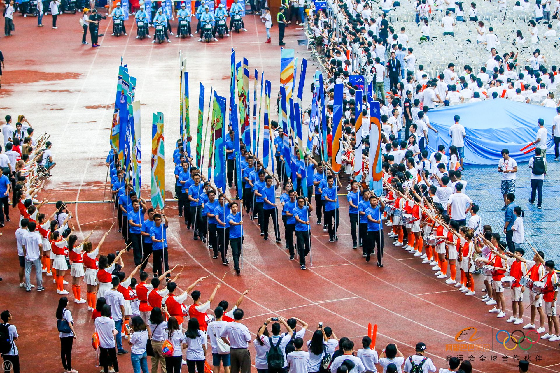 这些高清大图告诉你，今天刷屏朋友圈的阿里年会到底在玩什么？