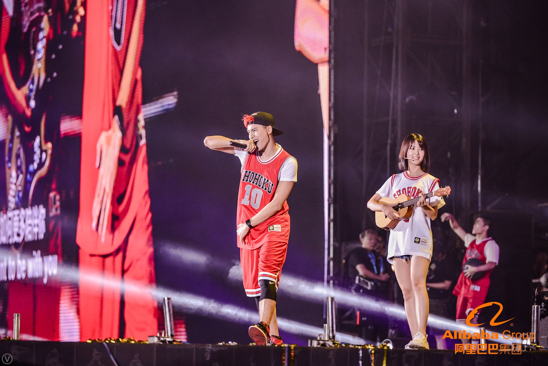 这些高清大图告诉你，今天刷屏朋友圈的阿里年会到底在玩什么？