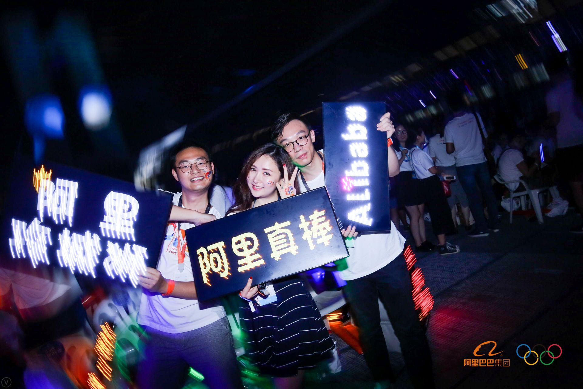 这些高清大图告诉你，今天刷屏朋友圈的阿里年会到底在玩什么？