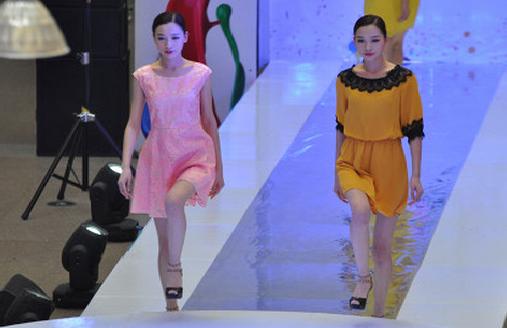 初春最时髦的三款连衣裙,2022夏季连衣裙爆款榜