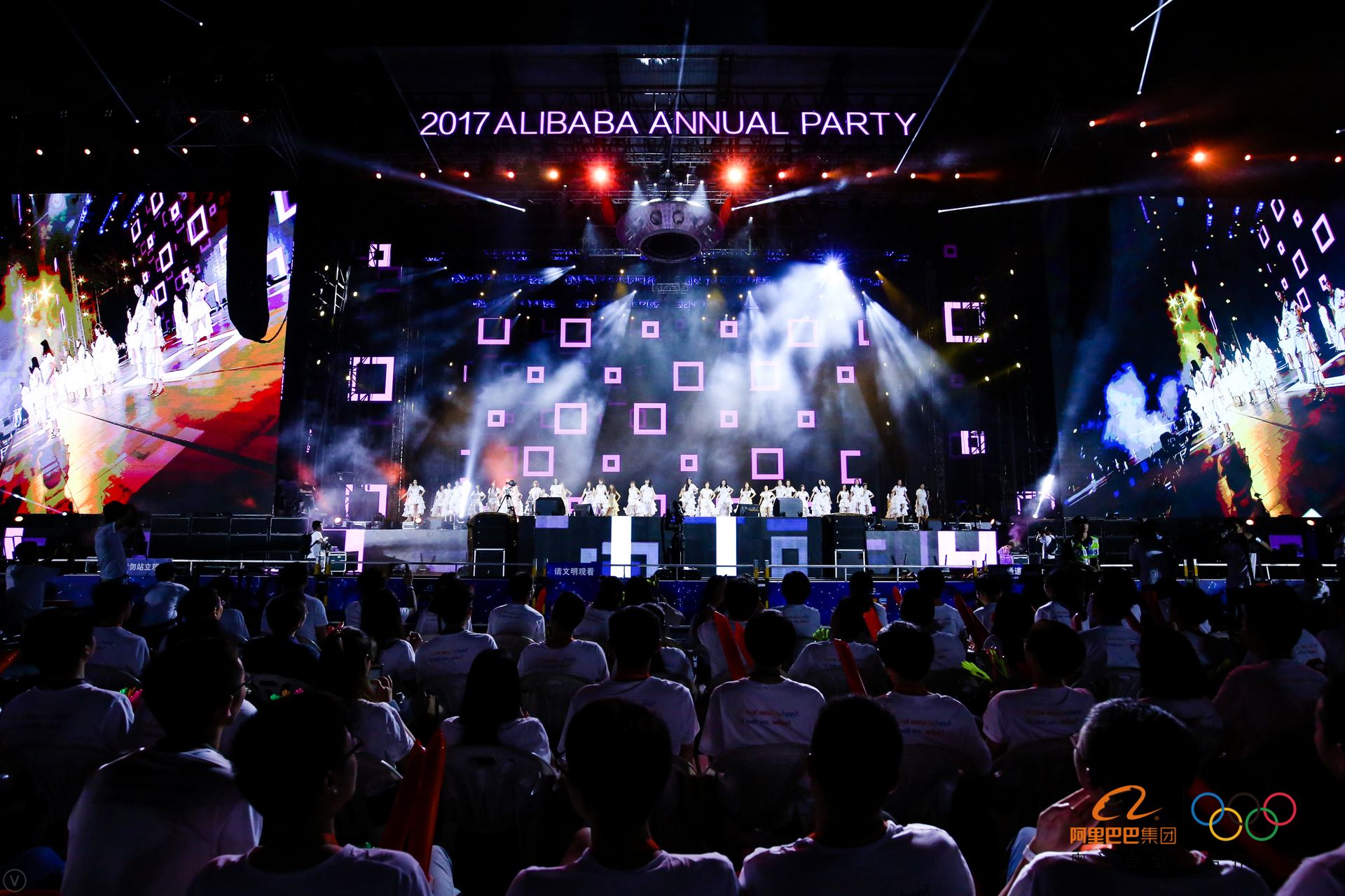 这些高清大图告诉你，今天刷屏朋友圈的阿里年会到底在玩什么？