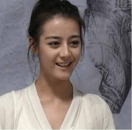 秦舒培素颜晒娃获称赞,秦舒培年轻容颜