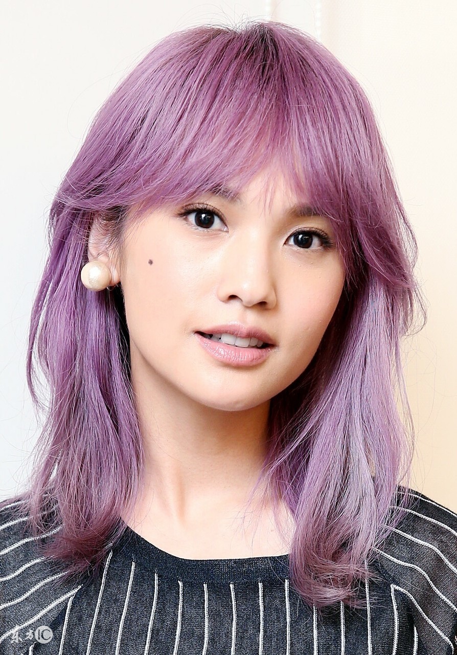 女子染发头皮变绿休克千万别再染发了白发变黑发学会只要3分钟