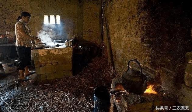 农村锅底下百草霜是用来干嘛的,百草霜是农村用的大锅底的黑灰吗