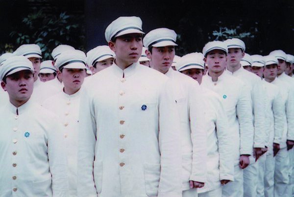 为何现在校服极土气极难看,中国丑校服