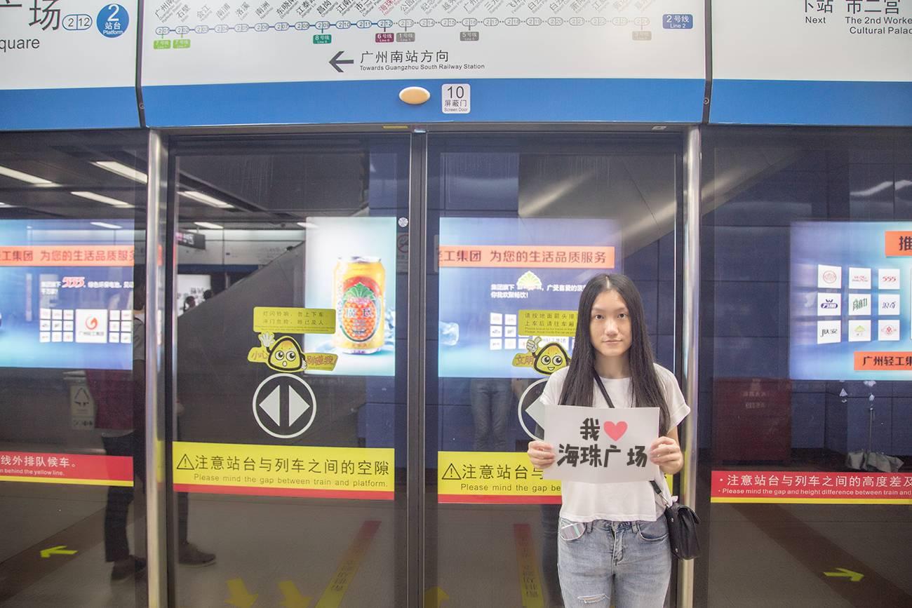 广州某高校一师姐火了！为了欢迎17年新生，竟然这样做