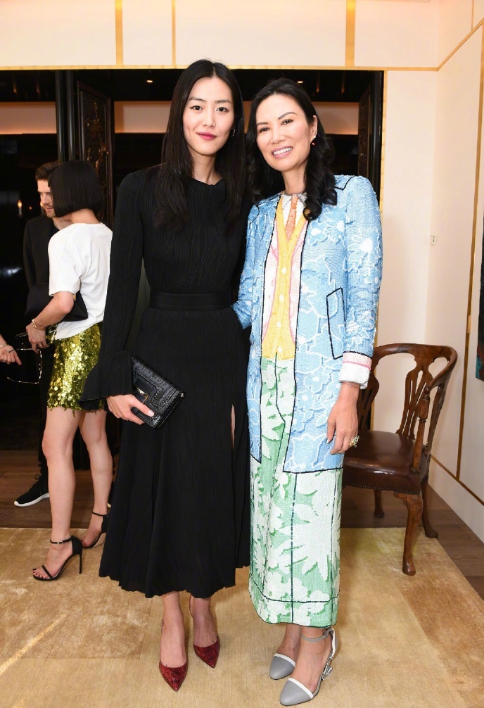 国内顶级模特刘雯时装秀,杨紫琼刘雯谷爱凌亮相metgala红毯