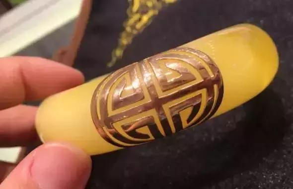 蜜蜡坏了怎么变废为宝,老蜜蜡摔坏了还有价值吗