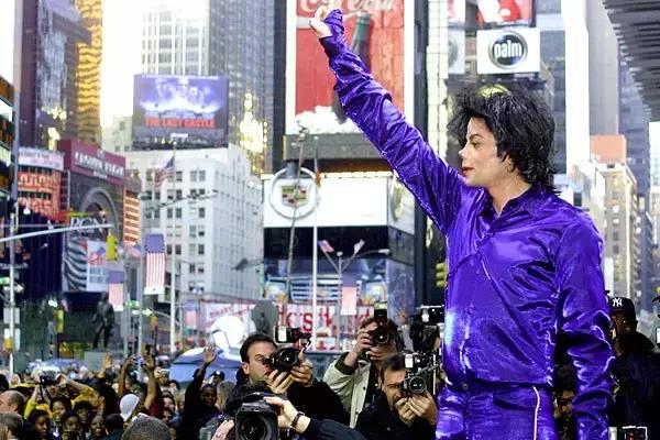 迈克尔杰克逊从黑到白全部过程,迈克尔杰克逊最后一次登场完全版